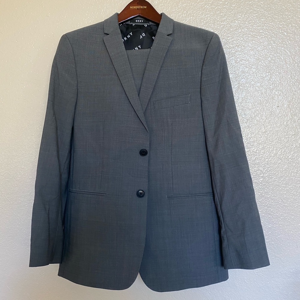DKNY suit  (juniors suit 18R)